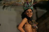 Presentación de las semifinalistas del concurso Nuestra Belleza 2010 en traje de baño y traje estilizado esta noche en la ciudad de Chiapa de Corzo.