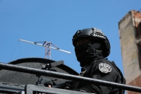 20231206. Tuxtla. Continúan los enfrentamientos entre la policía y los normalistas de la ENR Mactumatza.