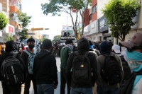 20231206. Tuxtla. Continúan los enfrentamientos entre la policía y los normalistas de la ENR Mactumatza.