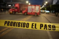 20231109. Tuxtla. Los vehículos refresqueros abandonados sobre la Avenida Central después de las protestas de los normalistas.