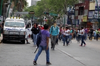 Martes 19 de abril del 2016. Tuxtla Gutiérrez. Normalistas interrumpen el primer cuadro de la capital de Chiapas exigiendo a las autoridades estatales que se les garanticen oportunidades de trabajo en las escuelas de este estado del sureste de México. Martes 19 de abril del 2016. Tuxtla Gutiérrez. Normalistas interrumpen el primer cuadro de la capital de Chiapas exigiendo a las autoridades estatales que se les garanticen oportunidades de trabajo en las escuelas de este estado del sureste de México.