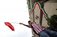 Lunes 1 de septiembre del 2014. Tuxtla Gutiérrez. Normalistas y organizaciones sociales marchan este medio día en las Avenida Central para exigir que sea cubierta la demanda de plazas de trabajo en Chiapas.
