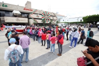 Lunes 1 de septiembre del 2014. Tuxtla Gutiérrez. Normalistas y organizaciones sociales marchan este medio dÃa en las Avenida Central para exigir que sea cubierta la demanda de plazas de trabajo en Chiapas. Lunes 1 de septiembre del 2014. Tuxtla Gutiérrez. Normalistas y organizaciones sociales marchan este medio dÃa en las Avenida Central para exigir que sea cubierta la demanda de plazas de trabajo en Chiapas.