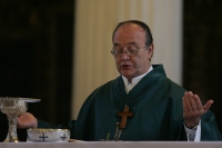 ENRIQUE DIAZ, OBISPO AUXILIAR DE LA DIOCESIS DE SAN CRISTOBAL DE LAS CASAS DURANTE LA HOMILIA DE ESTE DOMINGO