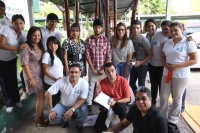 Martes 22 de mayo del 2012. Tuxtla Gutiérrez, Chiapas. Alumnos del 4º semestre de la carrera de comunicación del IESCh realizaron el concurso Daguerrotipia “Objetivo” Enfocando tus Sentidos invitando a calificar y premiar a varios fotógrafos profesionales