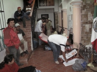 Viernes 8 de abril. Campesinos de la OCEZ llegan a las oficinas de la CNDH de la ciudad de San Cristóbal de las Casas después de ser desalojados del plantón que mantenían desde semanas anteriores en las entradas del edificio del gobierno estatal.