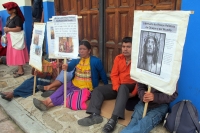 Martes 14 de agosto del 2012. San Cristóbal de las Casas, Chiapas. Indígenas de los altos de Chiapas protestan en las oficinas del PNUD de la ONU en esta ciudad para exigir la intervención de las autoridades internacionales para la excarcelación de los pr