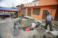 Martes 27 de julio. Ocosingo. Serias complicaciones ocuparon a los trabajadores de Obras públicas del municipio de Ocosingo durante la tarde este lunes y mañana de hoy al tratar de reparar las tuberías de aguas negras afectadas por las fuertes lluvias del