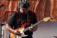 Viernes 18 de agosto del 2017. Tuxtla Gutiérrez. El legendario grupo de rock chiapaneco Octopuss al final de su presentación en el aniversario del Museo Café. Viernes 18 de agosto del 2017. Tuxtla Gutiérrez. El legendario grupo de rock chiapaneco Octopuss al final de su presentación en el aniversario del Museo Café.