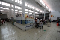Miércoles 26 de julio del 2017. Tuxtla Gutiérrez. Oficios perdidos en los mercados. Los locales del mercado 20 de noviembre se mantienen cerrados salvo por algún puesto de flores y las típicas pozolerias que sobreviven en pleno centro de la ciudad.