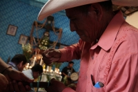 20230402. Suchiapa. ElaboraciÃ³n de Ramilletes rituales en las celebraciones de la Santa Cruz.