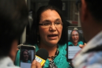 Martes 15 de noviembre del 2016. Tuxtla Gutiérrez. La maestra Olvera en entrevista en el Congreso local.  Lente Industar 50/2 sobre EOS, iso 250, vel. 1/250, f3.5