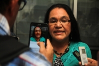 Martes 15 de noviembre del 2016. Tuxtla Gutiérrez. La maestra Olvera en entrevista en el Congreso local.  Lente Industar 50/2 sobre EOS, iso 250, vel. 1/250, f3.5