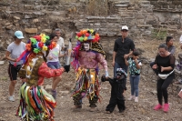 Domingo 20 de marzo del 2016. Ocosocuautla de Espinosa. Encuentro Zoque del Nuevo Sol. Los danzantes y músicos de la etnia Zoque de la depresión central del estado de Chiapas se reúnen este medio dÃa en la zona arqueológica conocida como Cerro Ombligo con Domingo 20 de marzo del 2016. Ocosocuautla de Espinosa. Encuentro Zoque del Nuevo Sol. Los danzantes y músicos de la etnia Zoque de la depresión central del estado de Chiapas se reúnen este medio dÃa en la zona arqueológica conocida como Cerro Ombligo con