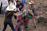 Domingo 20 de marzo del 2016. Ocosocuautla de Espinosa. Encuentro Zoque del Nuevo Sol. Los danzantes y músicos de la etnia Zoque de la depresión central del estado de Chiapas se reúnen este medio día en la zona arqueológica conocida como Cerro Ombligo con