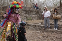 Domingo 20 de marzo del 2016. Ocosocuautla de Espinosa. Encuentro Zoque del Nuevo Sol. Los danzantes y músicos de la etnia Zoque de la depresión central del estado de Chiapas se reúnen este medio día en la zona arqueológica conocida como Cerro Ombligo con