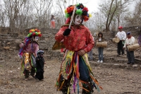 Domingo 20 de marzo del 2016. Ocosocuautla de Espinosa. Encuentro Zoque del Nuevo Sol. Los danzantes y músicos de la etnia Zoque de la depresión central del estado de Chiapas se reúnen este medio día en la zona arqueológica conocida como Cerro Ombligo con