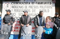 Miércoles 15 de diciembre. San Cristóbal de las Casas. Indígenas de Pueblo Nuevo Solistahuacan se manifiestan en las entradas del edificio del PNUD de la ONU de nueva cuenta exigiendo la liberación de los presos militantes de COCYP detenidos durante los o