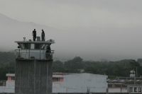 Operativo policíaco para recuperar el control del Penal El Amate en esta madrugada.
