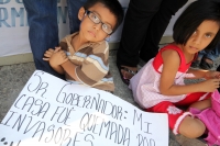 Martes 19 de noviembre del 2013. Tuxtla Gutiérrez. Habitantes del oriente de la ciudad exigen a las autoridades que les sean devueltos los predios y casas invadidas en las semanas pasadas en las cercanías del fraccionamiento Vida Mejor en esta ciudad.