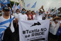 Viernes 24 de julio del 2015. Tuxtla Gutiérrez. Francisco Rojas Toledo, aspirante al ayuntamiento de la Capital del estado de Chiapas por el partido Acción Nacional durante la manifestación de esta tarde acompañado de perredistas y militantes de MORENA de