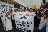 Viernes 24 de julio del 2015. Tuxtla Gutiérrez. Francisco Rojas Toledo, aspirante al ayuntamiento de la Capital del estado de Chiapas por el partido Acción Nacional durante la manifestación de esta tarde acompañado de perredistas y militantes de MORENA de