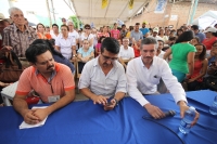 Domingo 26 de julio del 2015. Tuxtla Gutiérrez. Paco Rojas Toledo, aspirante al ayuntamiento local, ante seguidores y medios de comunicación esta tarde en la carpa del PAN afuera de las instalaciones del IEPC Domingo 26 de julio del 2015. Tuxtla Gutiérrez. Paco Rojas Toledo, aspirante al ayuntamiento local, ante seguidores y medios de comunicación esta tarde en la carpa del PAN afuera de las instalaciones del IEPC