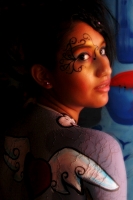 Sábado 30 de abril. UN grupo de jóvenes creadores presenta su propuesta en peinados y body paint en un conocido centro nocturno de la ciudad.