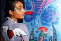 Sábado 30 de abril. UN grupo de jóvenes creadores presenta su propuesta en peinados y body paint en un conocido centro nocturno de la ciudad.