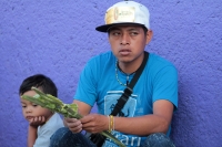 Domingo 25 de Marzo del 2018. Tuxtla Gutiérrez. Indí­genas tsentales bajan desde sus comunidades a las ciudades del estado de Chiapas donde elaboran las delicadas ofrendas de ramos