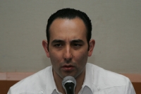 Jueves 4 de noviembre. Roberto Gil Zuart, candidato a la presidencia del Partido Acción Nacional durante su conferencia de prensa en esta ciudad.
