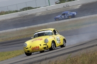 Jueves 21 de octubre. Los participantes del rally internacional de automovilismo La Carrera Panamericana 2010 realizan la prueba de salida esta mañana en las instalaciones del Autodromo Chiapas.
