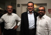 Viernes 21 de octubre del 2016. Tuxtla Gutiérrez. Felipe Bravo Mena y Carlos Medina Plasencia del partido Acción Nacional durante su visita a Tuxtla y antes de su conferencia de prensa desayunan con organizaciones ciudadanas con quienes proponen la recons