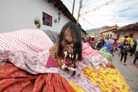 Lunes 2e de septiembre del 2014. San Cristóbal de las Casas. Los personajes y danzantes se encuentran en el Llamado de los Festejos de la Señora de la Merced.