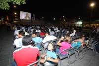 Domingo 6 de mayo del 2012. Pantallas de video son instaladas por el PAN en el parque de la juventud y del PRD en el parque de la Marimba para que sea observado el debate entre los candidatos presidenciables esta noche.