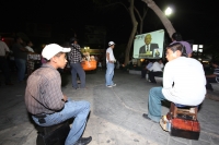 Domingo 6 de mayo del 2012. Pantallas de video son instaladas por el PAN en el parque de la juventud y del PRD en el parque de la Marimba para que sea observado el debate entre los candidatos presidenciables esta noche.
