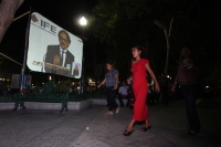 Domingo 6 de mayo del 2012. Pantallas de video son instaladas por el PAN en el parque de la juventud y del PRD en el parque de la Marimba para que sea observado el debate entre los candidatos presidenciables esta noche. Domingo 6 de mayo del 2012. Pantallas de video son instaladas por el PAN en el parque de la juventud y del PRD en el parque de la Marimba para que sea observado el debate entre los candidatos presidenciables esta noche.