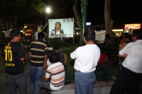Domingo 6 de mayo del 2012. Pantallas de video son instaladas por el PAN en el parque de la juventud y del PRD en el parque de la Marimba para que sea observado el debate entre los candidatos presidenciables esta noche.