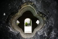 El panteón municipal de la ciudad de San Cristóbal de las Casas ofrece un recorrido por la historia del estado de Chiapas en su arquitectura y en los mausoleos que se encuentran en este lugar.