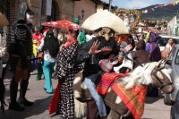 Jueves 22 de septiembre del 2016. San Cristóbal de las Casas. Los pintorescos personajes que en procesión acompañan a la virgen de la Merced por las calles durante el anuncio de las fiestas patronales llenado de colorido  esta colonial ciudad del sureste 