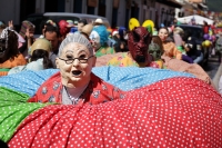Jueves 22 de septiembre del 2016. San Cristóbal de las Casas. Los pintorescos personajes que en procesión acompañan a la virgen de la Merced por las calles durante el anuncio de las fiestas patronales llenado de colorido  esta colonial ciudad del sureste 