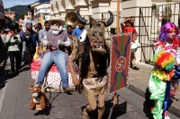 Jueves 22 de septiembre del 2016. San Cristóbal de las Casas. Los pintorescos personajes que en procesión acompañan a la virgen de la Merced por las calles durante el anuncio de las fiestas patronales llenado de colorido  esta colonial ciudad del sureste 
