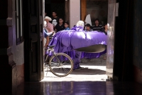Jueves 22 de septiembre del 2016. San Cristóbal de las Casas. Los pintorescos personajes que en procesión acompañan a la virgen de la Merced por las calles durante el anuncio de las fiestas patronales llenado de colorido  esta colonial ciudad del sureste 