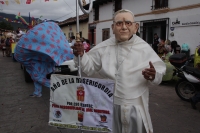 Jueves 22 de septiembre del 2016. San Cristóbal de las Casas. Los pintorescos personajes que en procesión acompañan a la virgen de la Merced por las calles durante el anuncio de las fiestas patronales llenado de colorido esta colonial ciudad del sureste Jueves 22 de septiembre del 2016. San Cristóbal de las Casas. Los pintorescos personajes que en procesión acompañan a la virgen de la Merced por las calles durante el anuncio de las fiestas patronales llenado de colorido esta colonial ciudad del sureste