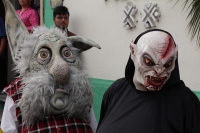Jueves 22 de septiembre del 2016. San Cristóbal de las Casas. Los pintorescos personajes que en procesión acompañan a la virgen de la Merced por las calles durante el anuncio de las fiestas patronales llenado de colorido  esta colonial ciudad del sureste 