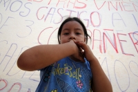 Viernes 10 de mayo del 2013. Venustiano Carranza. Aleyda Paola García Consuegra y su familia, militantes de la OCEZ Chiapas, permanece desplazada en el albergue de la clínica del IMSS después de los hechos violentos donde se enfrentaran grupos antagónicos