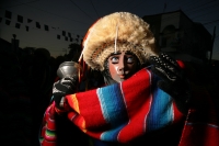 Lunes 17 de enero. Las celebraciones de los Parachicos continúan este día en honor a San Antón o San Antonio Abad continúan en las calles de Chiapa de Corzo donde se siguen congregando los danzantes tradicionales y cientos de turistas que visitan esta col