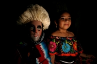 Lunes 17 de enero. Las celebraciones de los Parachicos continúan este día en honor a San Antón o San Antonio Abad continúan en las calles de Chiapa de Corzo donde se siguen congregando los danzantes tradicionales y cientos de turistas que visitan esta col