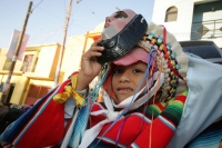 Lunes 17 de enero. Las celebraciones de los Parachicos continúan este día en honor a San Antón o San Antonio Abad continúan en las calles de Chiapa de Corzo donde se siguen congregando los danzantes tradicionales y cientos de turistas que visitan esta col