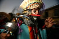 Lunes 17 de enero. Las celebraciones de los Parachicos continúan este día en honor a San Antón o San Antonio Abad continúan en las calles de Chiapa de Corzo donde se siguen congregando los danzantes tradicionales y cientos de turistas que visitan esta col
